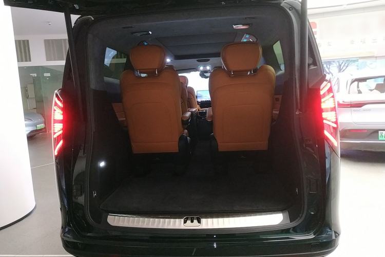 Used  LEVC L380 2024 140-Degree 6-Seater All-Wheel-Drive Ultra
