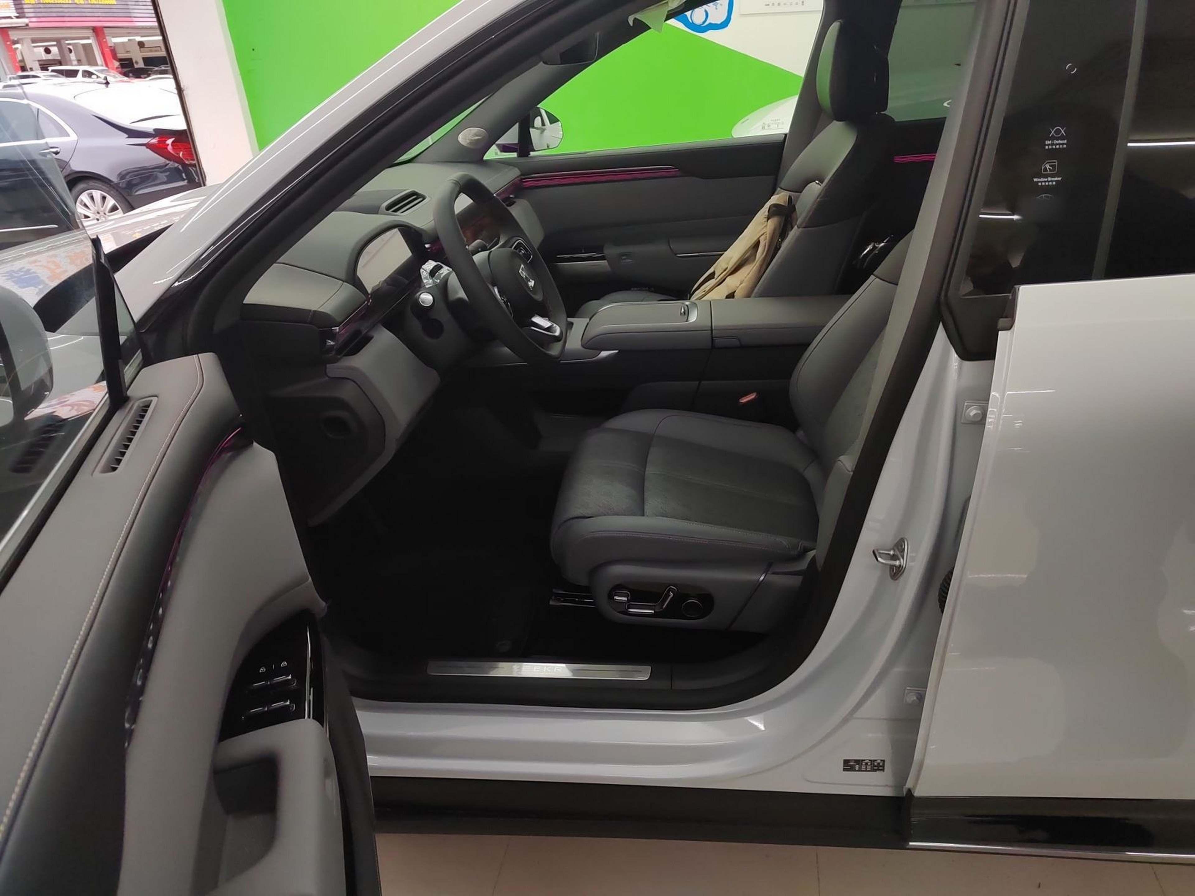 Переднее сиденье в автомобиле