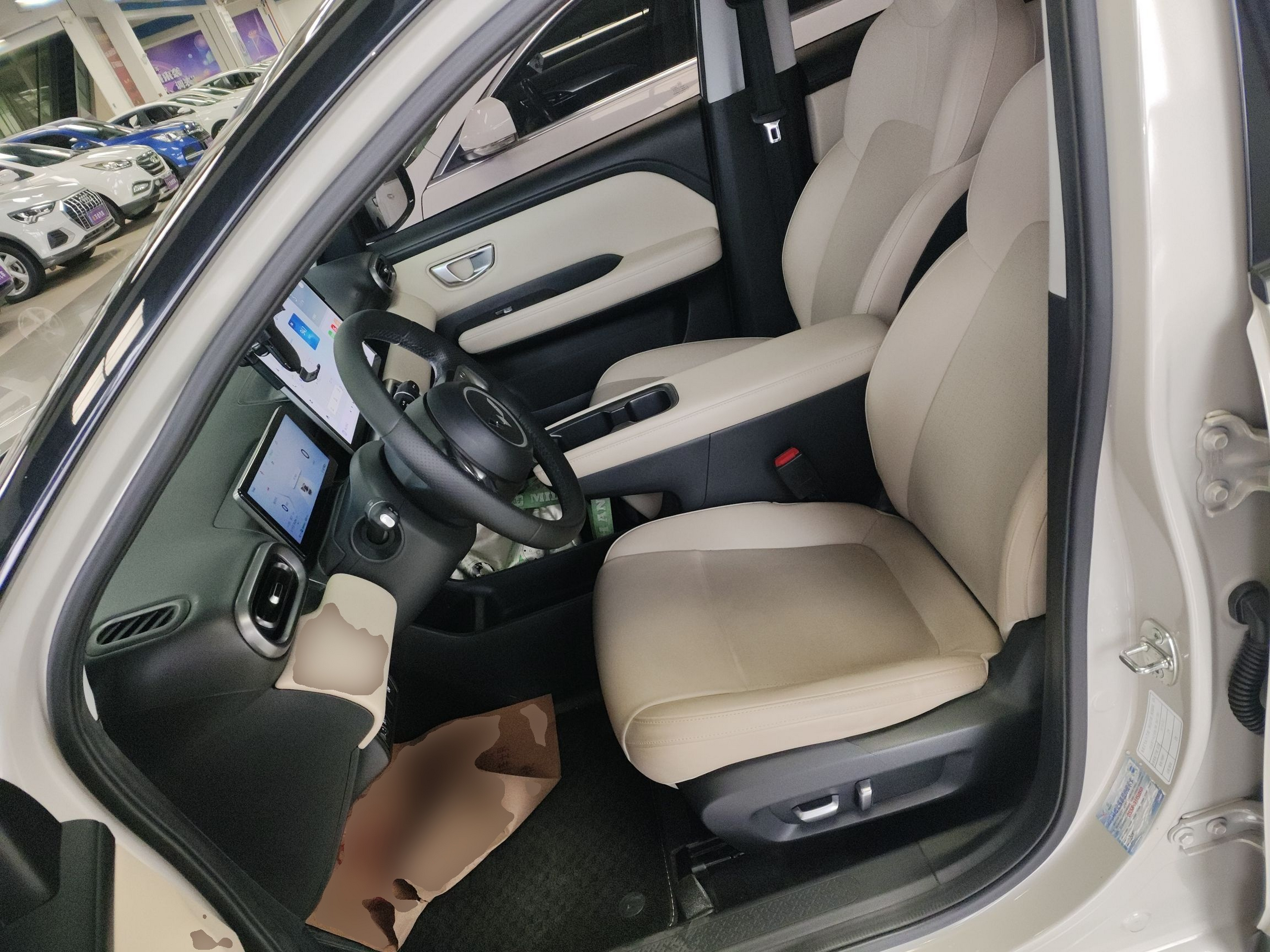 المقاعد الأمامية داخل السيارة