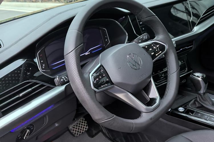 Used Volkswagen Passat 2022 330TSI Starry Luxury Edition – Exclusive Special Edition
