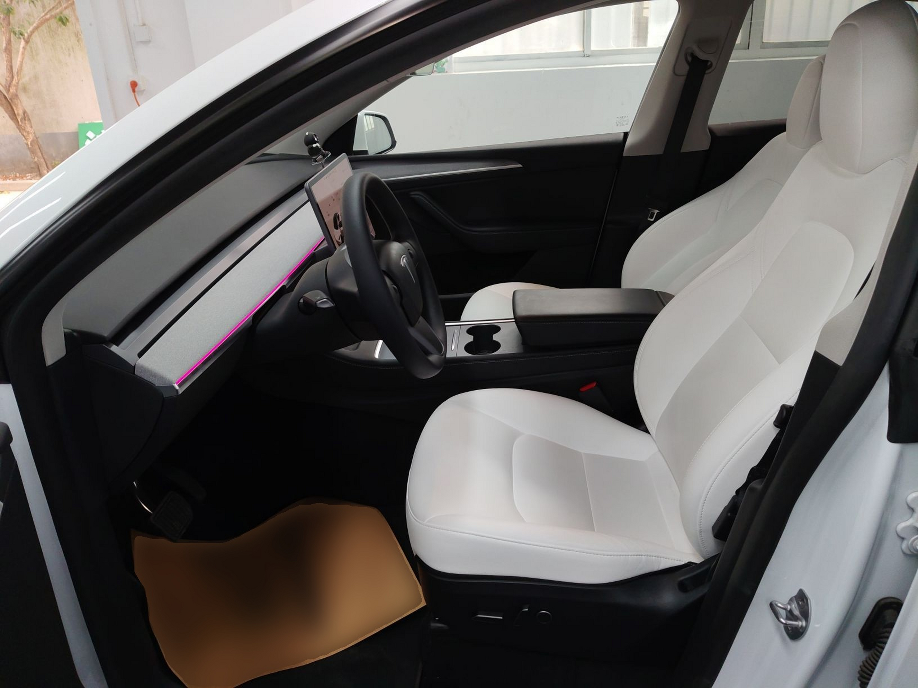 Переднее сиденье в автомобиле