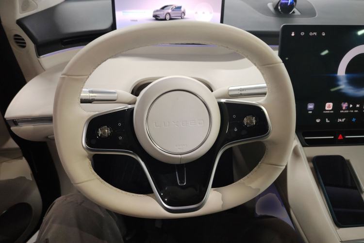 Used Hima Luxeed R7 2024 All-Electric 667 km Max
