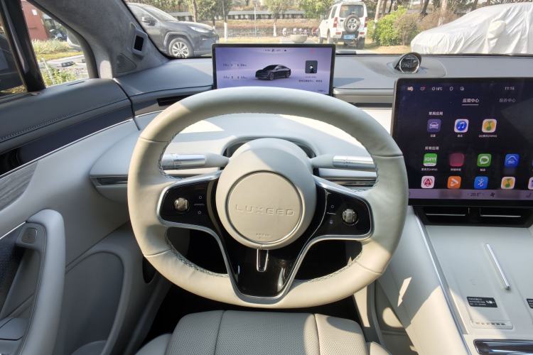 Used Hima Luxeed S7 2025 855 km Max