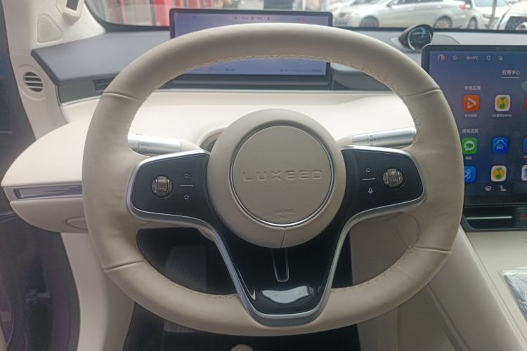 Used Hima Luxeed R7 2025 Range-Extended Version 251 km Max
