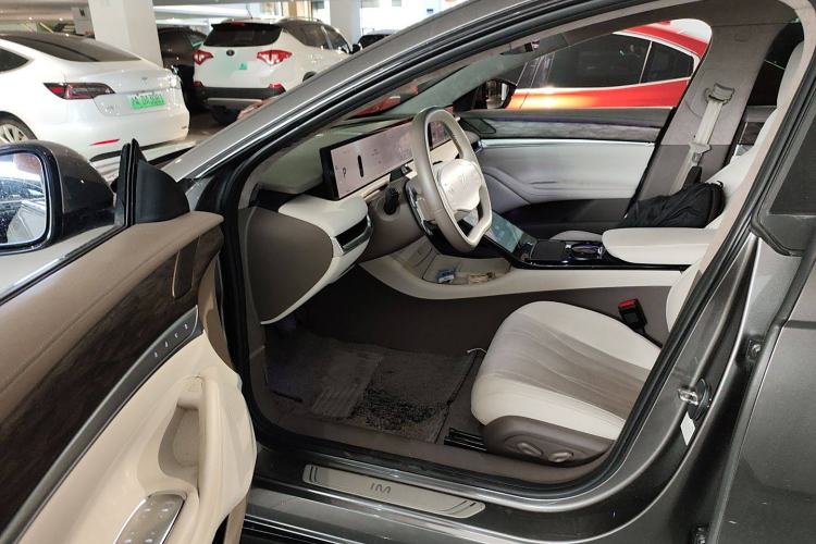 Used  L7 2022 Dynamic Model
