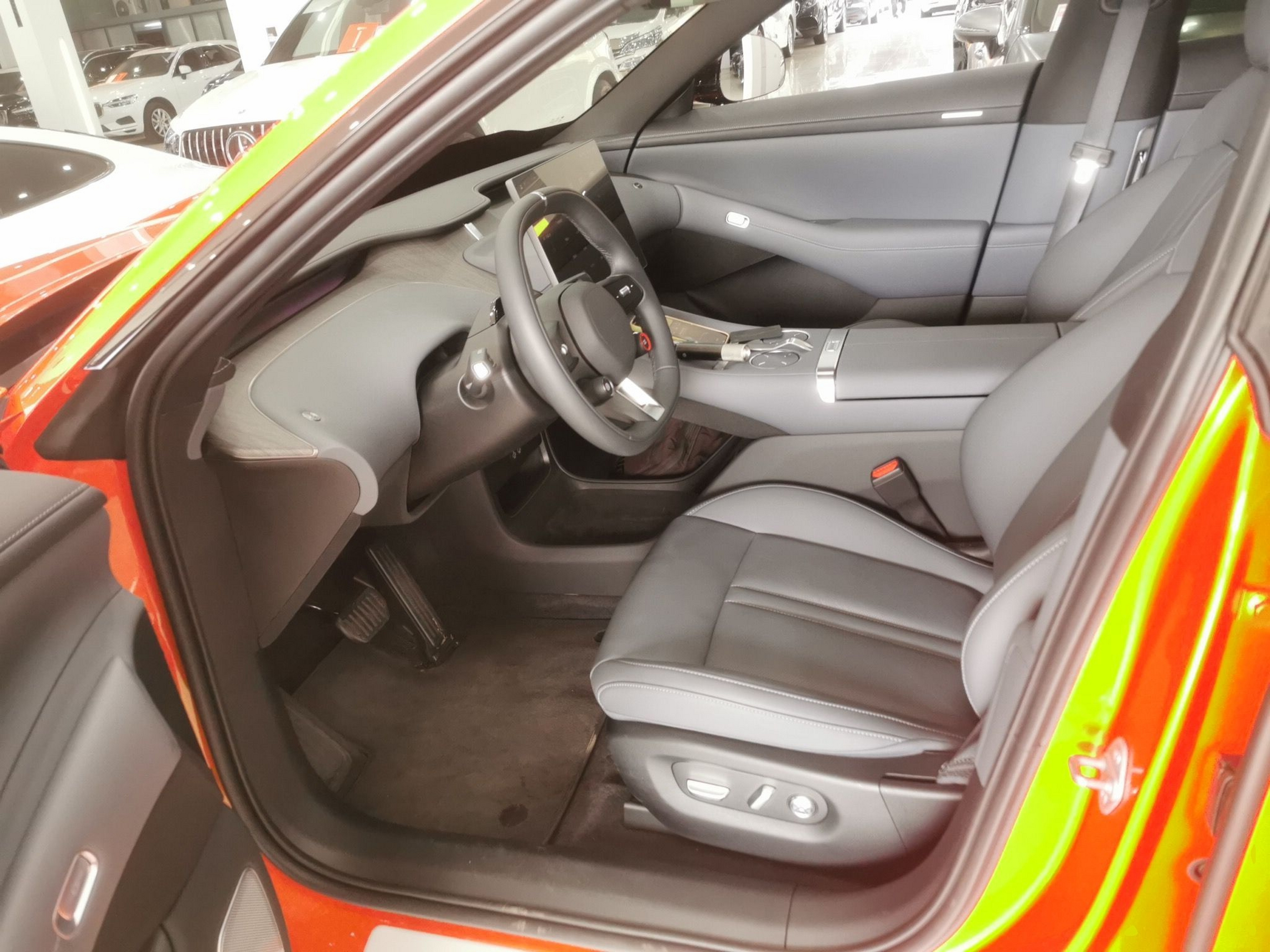 Переднее сиденье в автомобиле