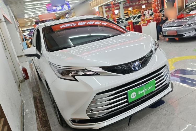 Used Toyota Sienna 2023 2.5L Hybrid Platinum Edition