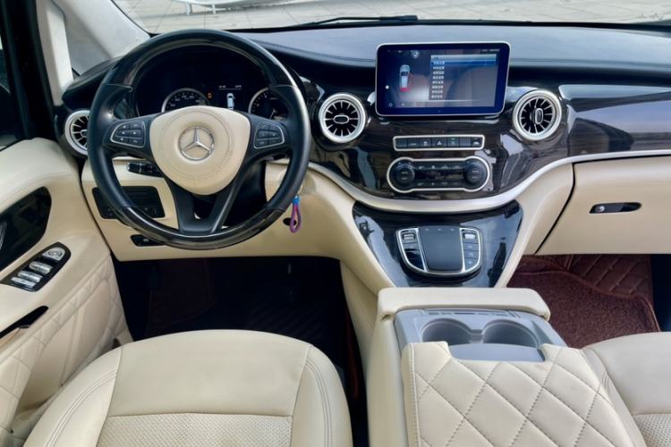 Used Mercedes-Benz Vito 2018 2.0T Elite Version 7 Seats China VI Emission Standard
