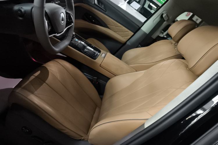 Used Denza D9 2022 DM-i 970 Four-Wheel Drive Flagship Model
