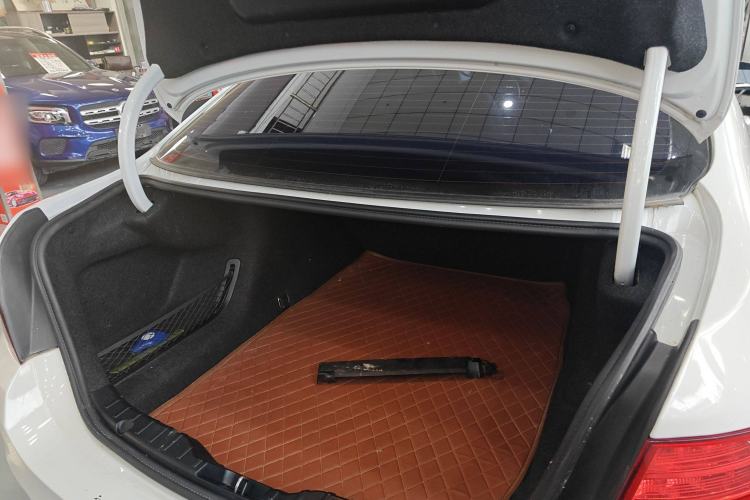 Used BMW 5 Series 2014 525Li Leading Model
