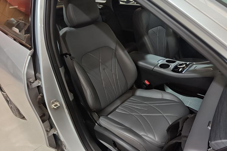 Used  L6 2025 EM-i 140km Starship Edition