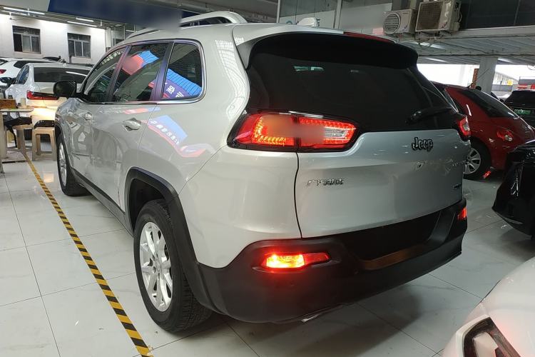 Used  Cherokee 2016 2.0L Superior Edition
