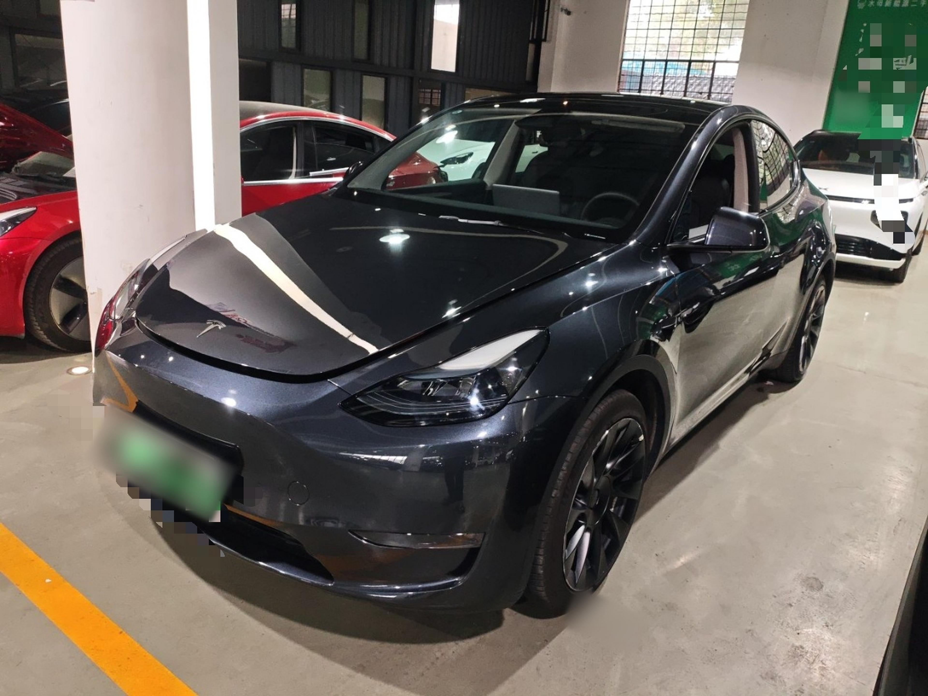 Под передней частью автомобиля