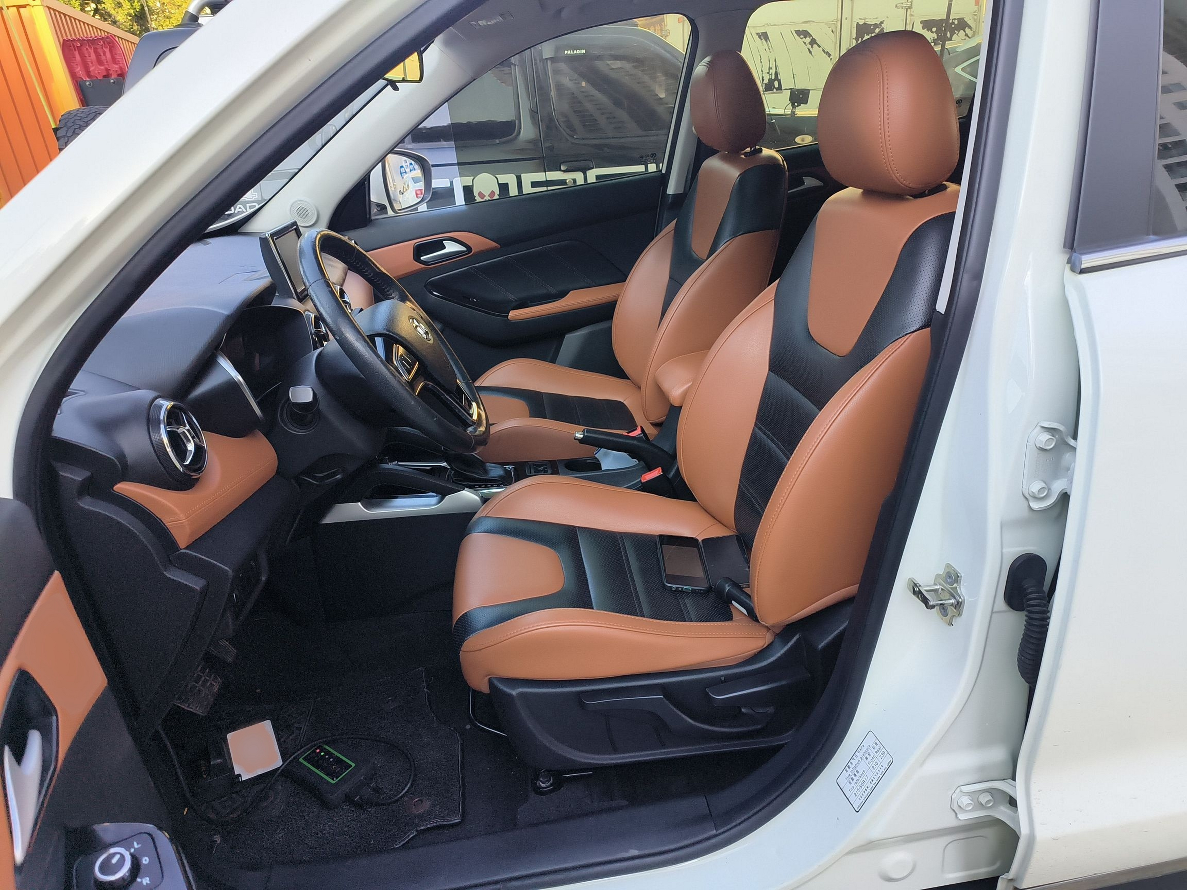 المقاعد الأمامية داخل السيارة