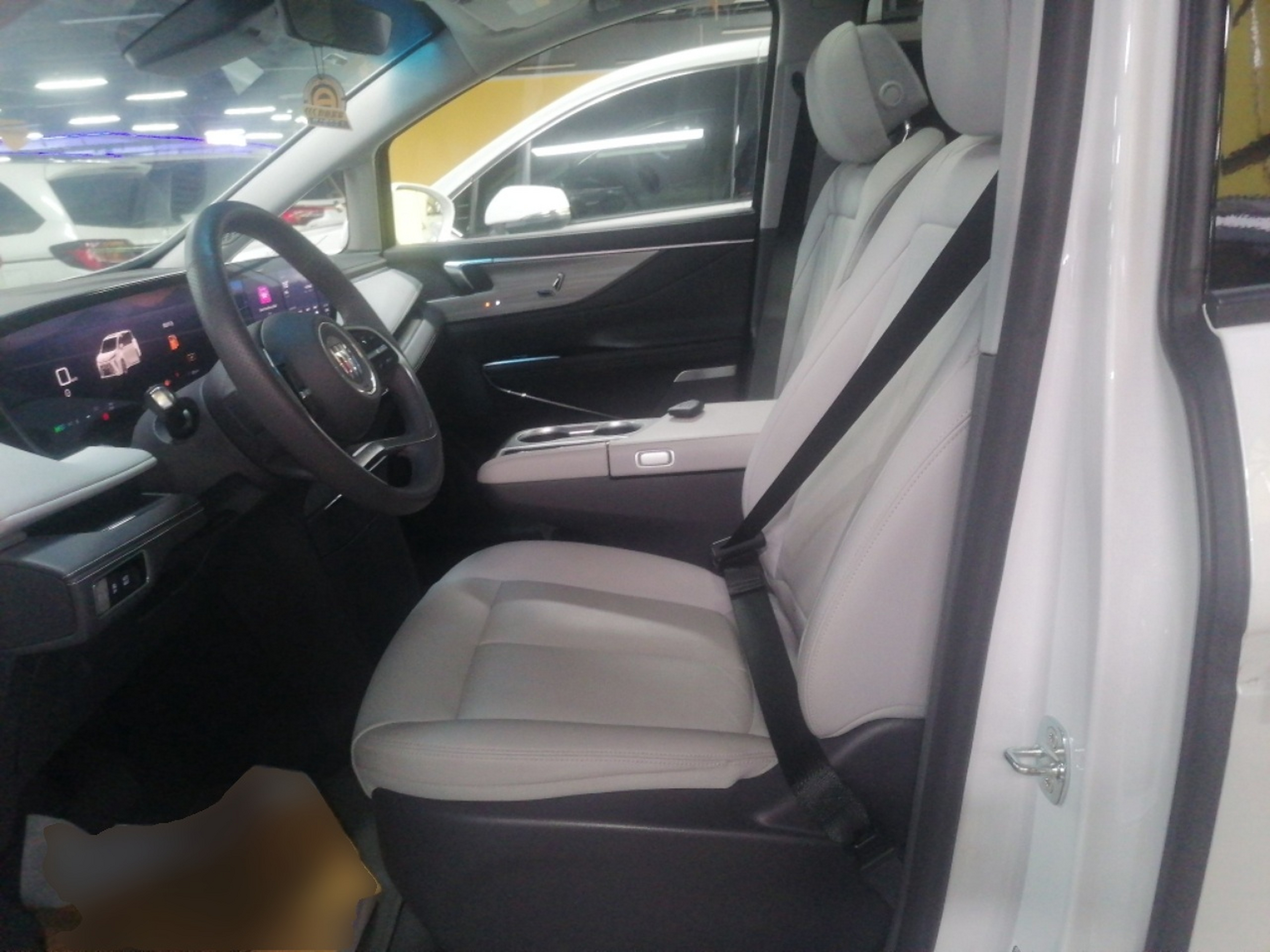 Переднее сиденье в автомобиле