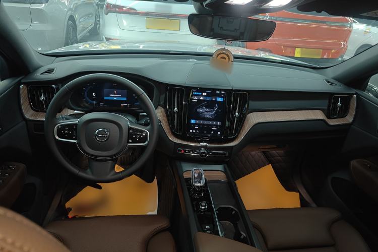 Used Volvo XC60 New Energy 2025 Plug-in Hybrid Long-Range All-Wheel Drive Smart & Luxurious Edition
