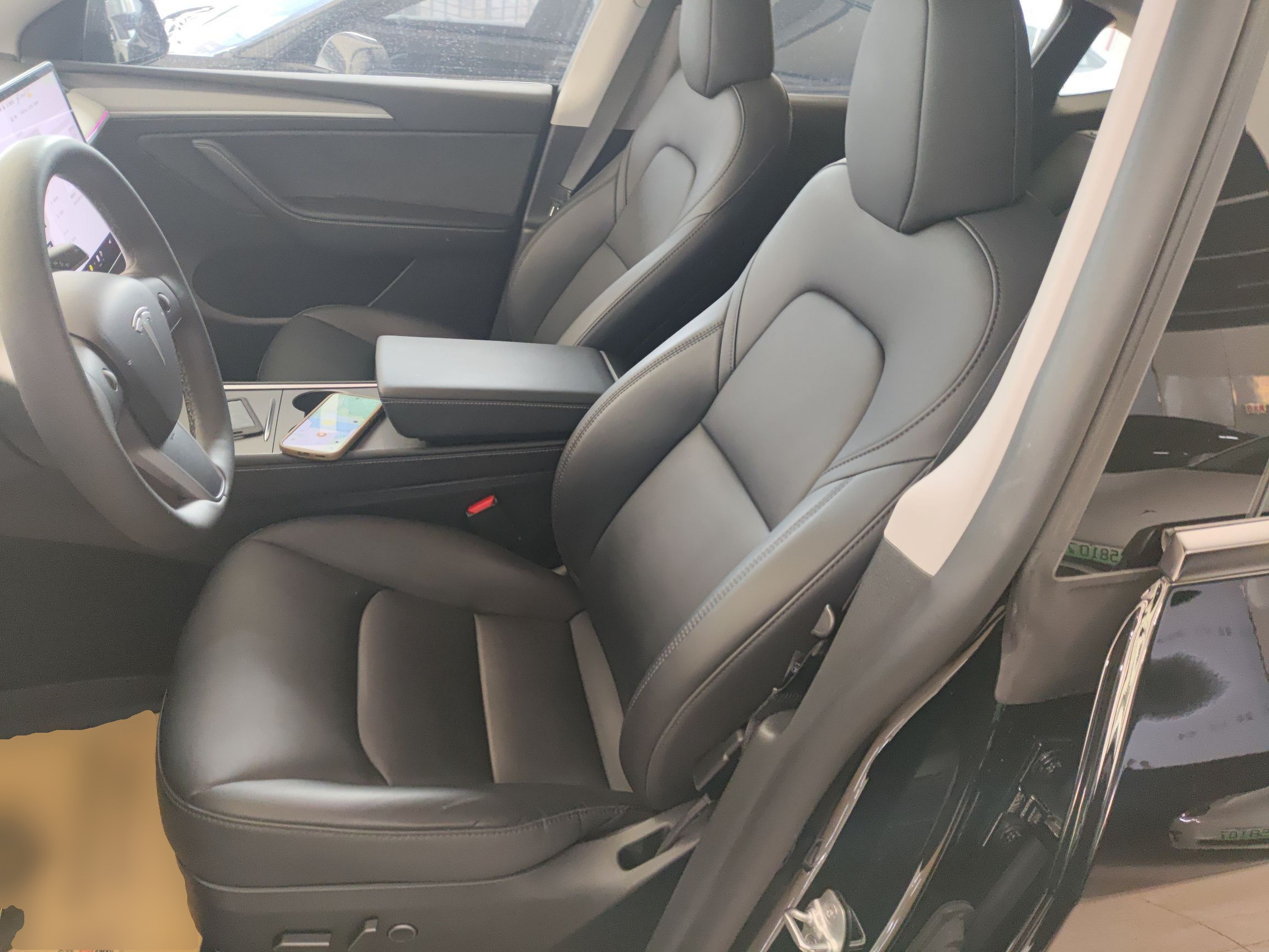 Переднее сиденье в автомобиле