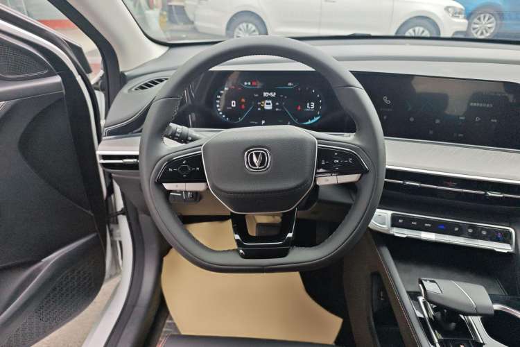 Used Changan Eado 2023 Changan Edition PLUS Blue Whale NE 1.4T GDI DCT Prestige Version
