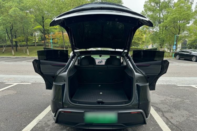 Used Tesla Model Y 2025 Rear-Wheel-Drive Version
