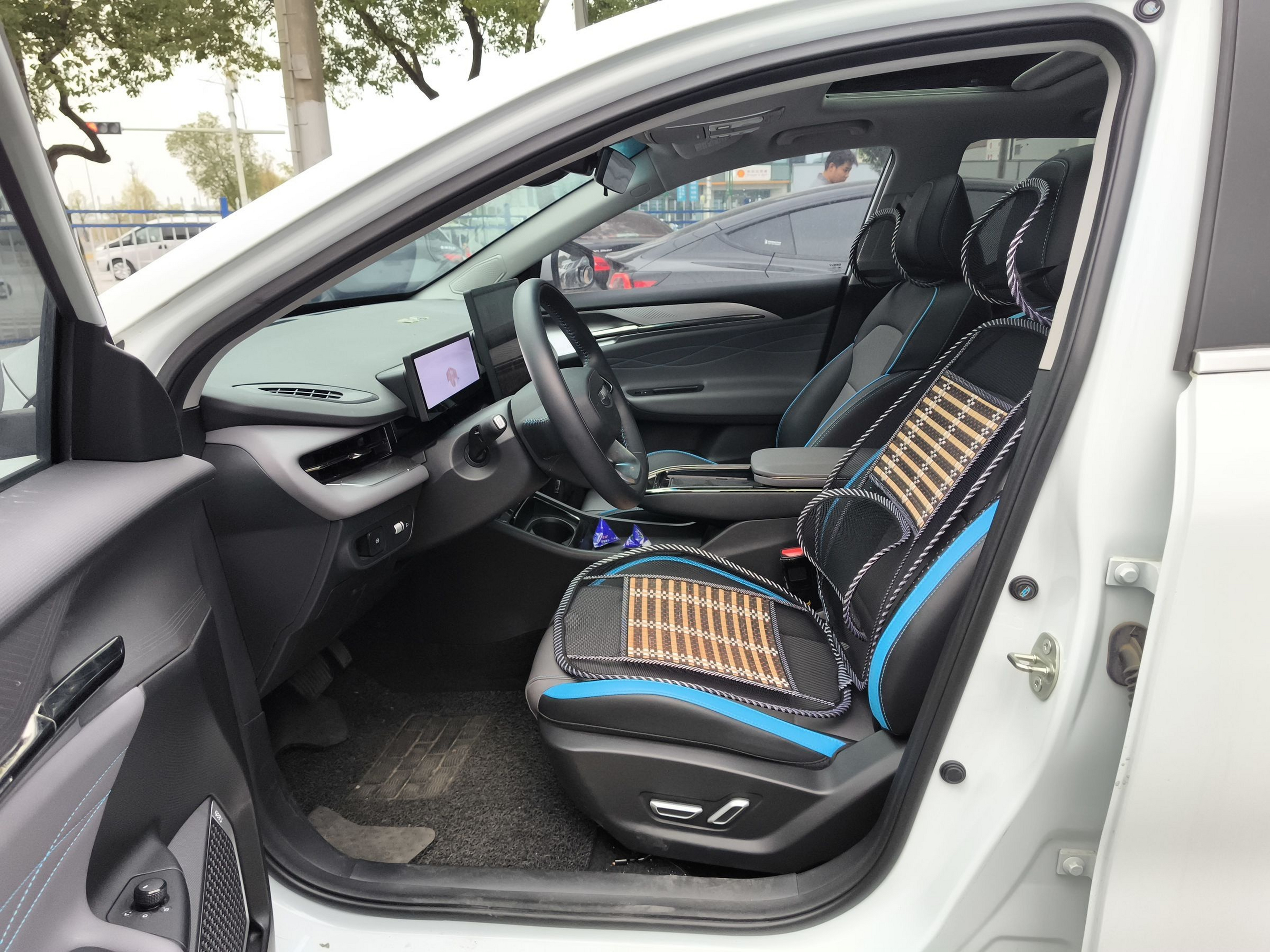 Переднее сиденье в автомобиле