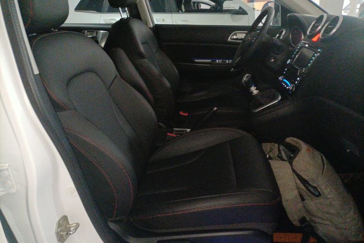 Used Haval H6 2015 Upgraded Model 1.5T Manual Two-Wheel Drive Elite Version
