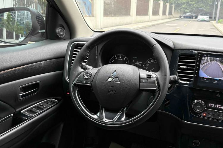 Used Mitsubishi Outlander 2019 2.0L Two-Wheel Drive Comfort Edition 5 Seats China V Standard
