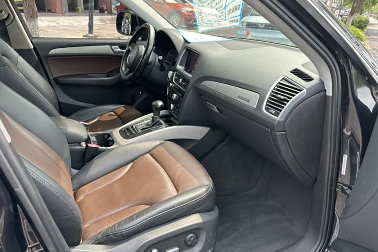 Used Audi Q5 2017 Plus 40 TFSI Ambition Model
