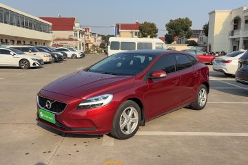 Used Volvo V40 2017 T3 Smart Edition