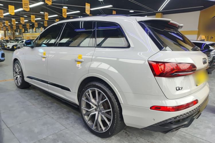 Used Audi Q7 2021 55 TFSI quattro S line Sport model
