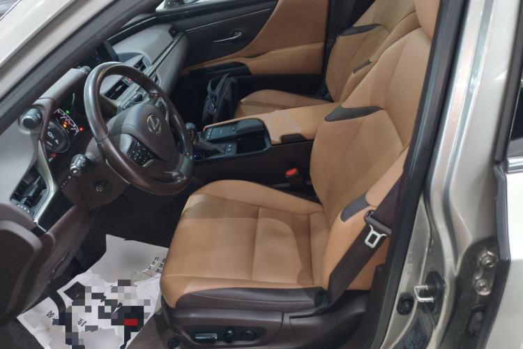 Used Lexus ES 2020 300h Deluxe Edition
