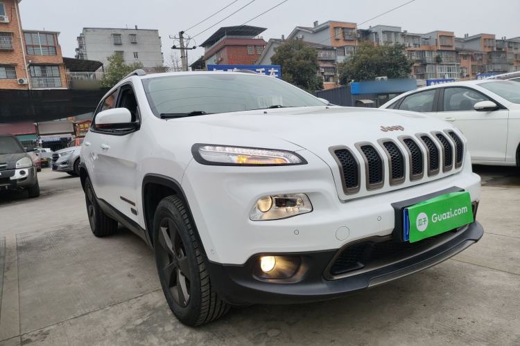 Used  Cherokee 2016 2.4L 75th Anniversary Edition
