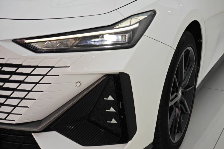 Used Changan UNI-V 2022 1.5T Prestige Version
