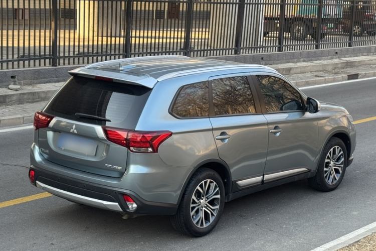 Used Mitsubishi Outlander 2018 2.0L Two-Wheel Drive Glory Edition 5 Seats
