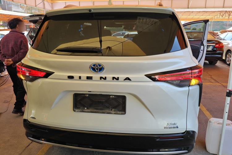 Used Toyota Sienna 2021 2.5L Hybrid Ultimate Edition
