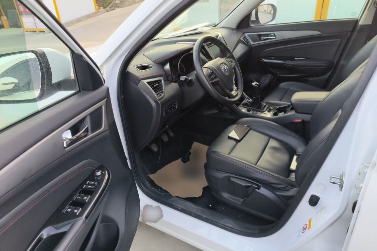 Used Changan CS75 2017 Shangkui Edition 1.5T Manual Fengxiang Model
