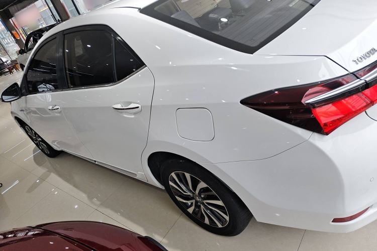 Used Toyota Corolla 2018 Dual-Engine 1.8L E-CVT Smart Edition
