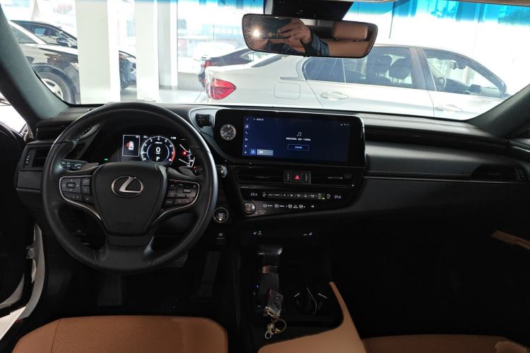 Used Lexus ES 2022 200 Excellence Edition
