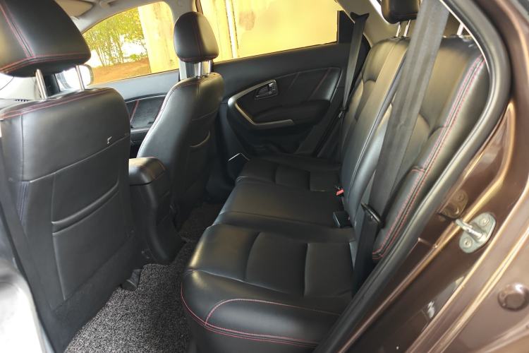 Used Huatai Santa Fe 2016 1.5T Gasoline Manual Two-Wheel Drive Smart Enjoyment i3 Model
