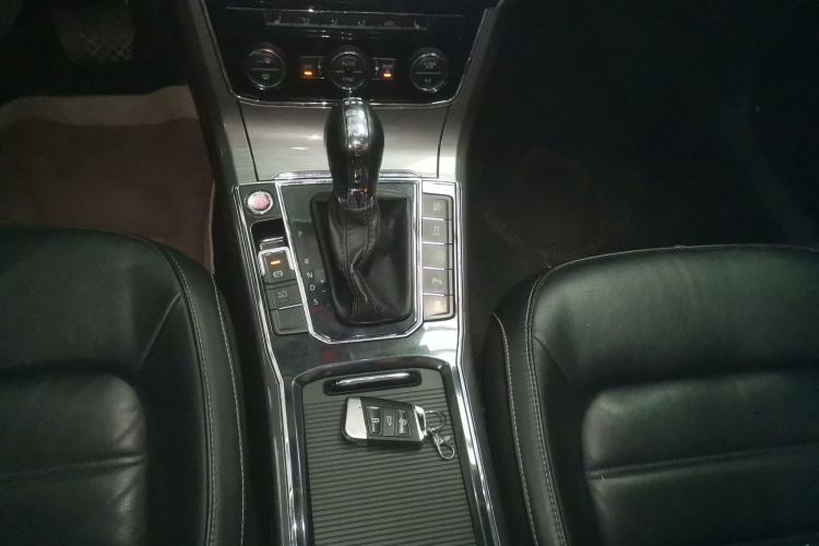 Used Volkswagen Passat 2017 330TSI DSG Luxury Edition
