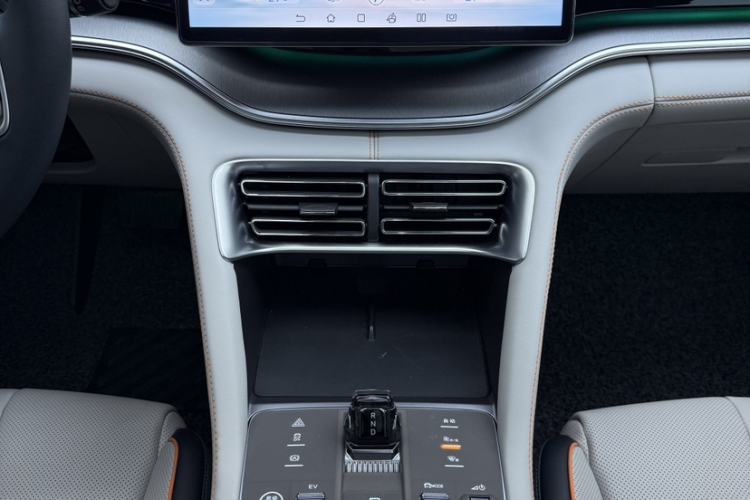 Used BYD Song PLUS New Energy 2024 HONOR Edition DM-i 110km Flagship PLUS
