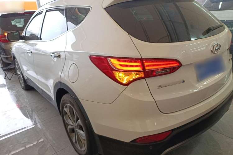 Used Hyundai Santa Fe Classic 2013 3.0L 4x4 Premium Edition 7-Seater Euro IV
