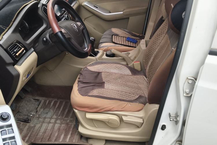 Used Baojun 730 2014 1.5L manual standard version 5 seats
