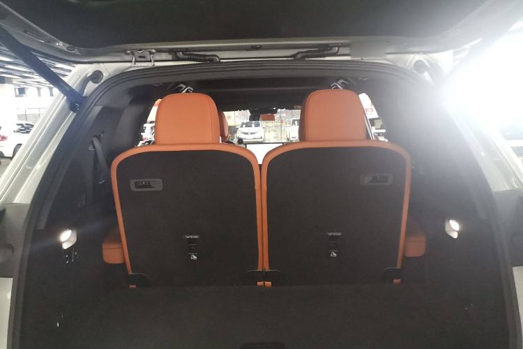 Used Li Auto L8 2023 Pro Model
