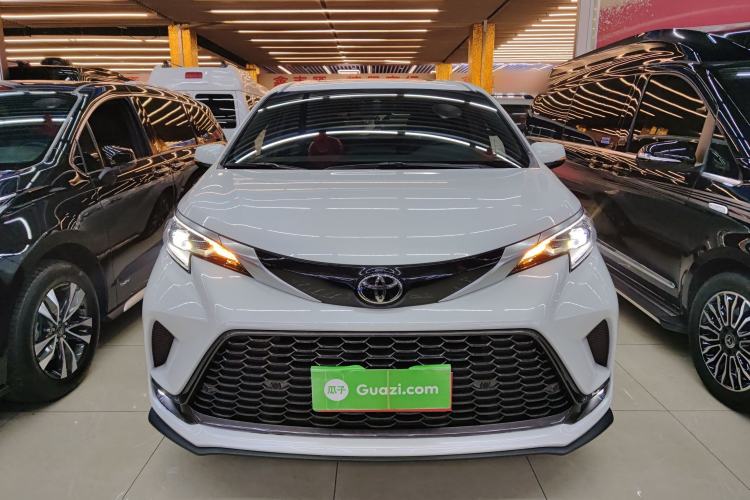 Used Toyota Granvia 2024 2.5L Hybrid Luxury Edition
