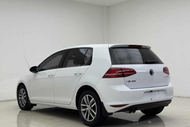 Used Volkswagen Golf 2016 230TSI Automatic Luxury Version
