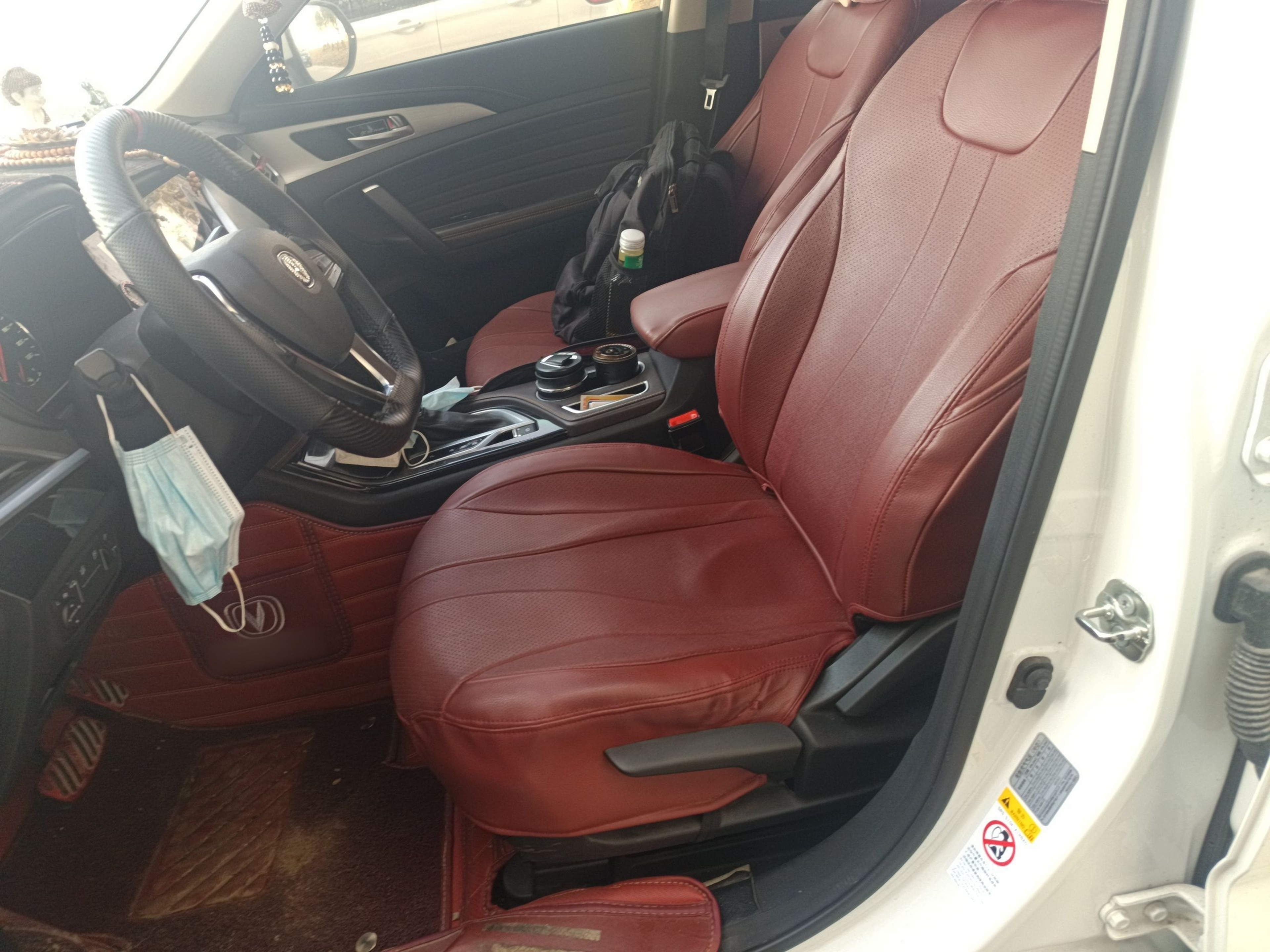 Переднее сиденье в автомобиле