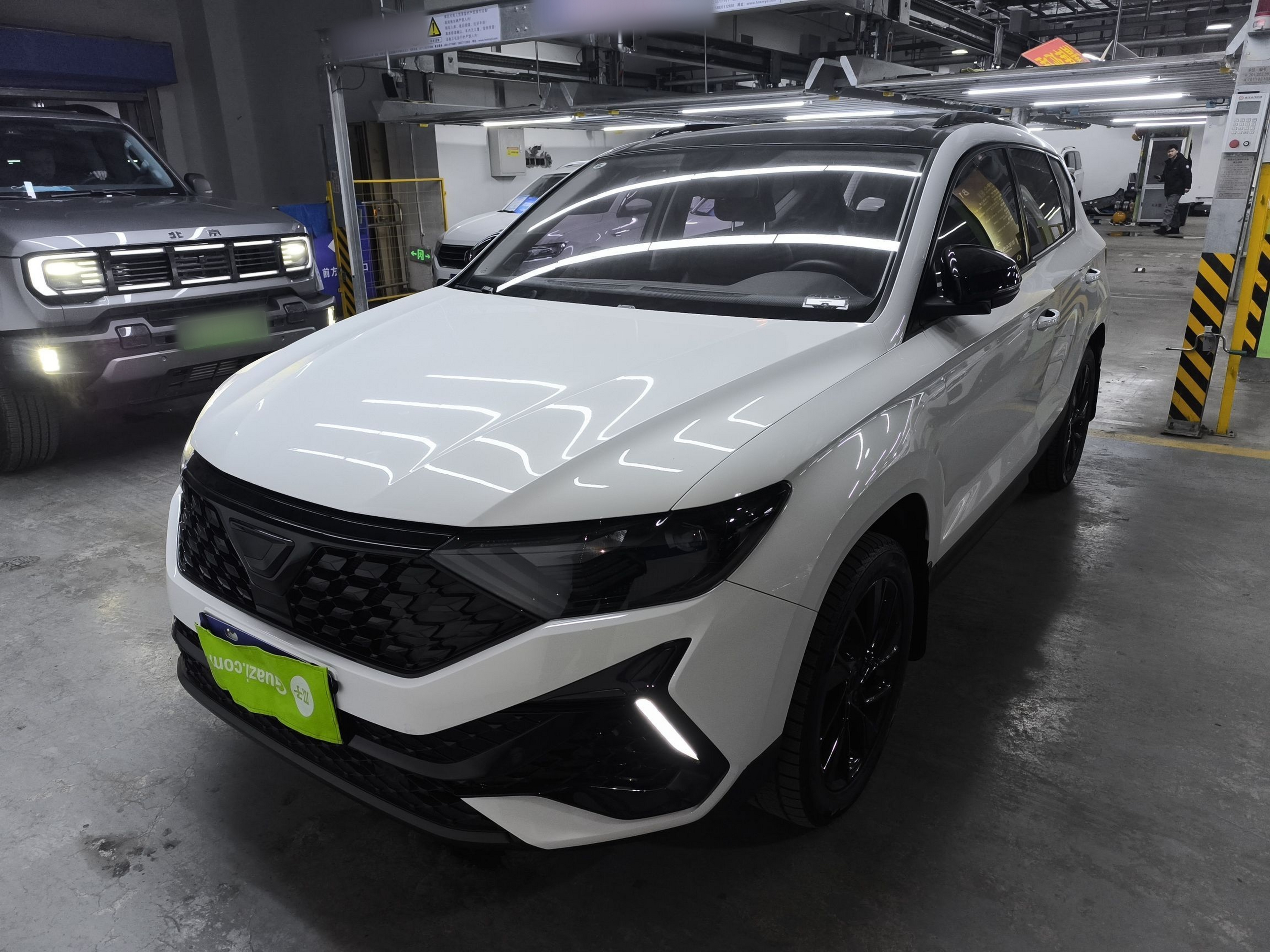 Под передней частью автомобиля