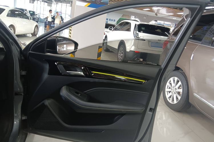 Used Roewe i5 2021 1.5L CVT Platinum Edition
