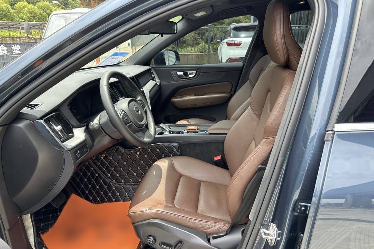 Used Volvo XC60 2022 B5 4x4 Zhiyi Luxury Edition
