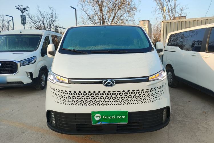 Used SAIC MAXUS Xintu V70 2023 2.0T Elite Edition Automatic Long Wheelbase Low Roof – 6/7 Seats